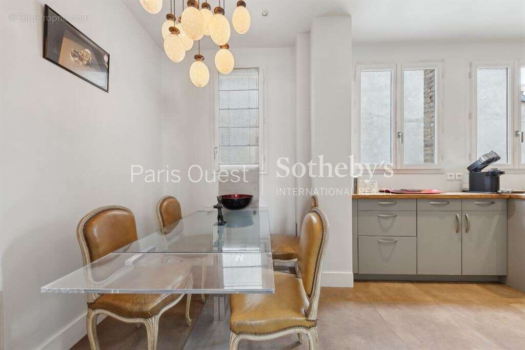 Appartement à PARIS-8E