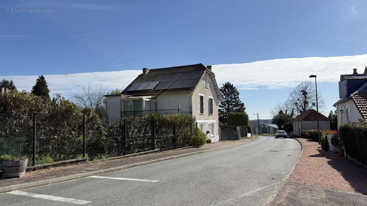 Maison à SAINT-PRIEST-LES-FOUGERES