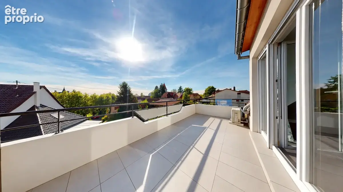 Appartement 3 pièces avec terrasse, garage et deux parkings - photo 2