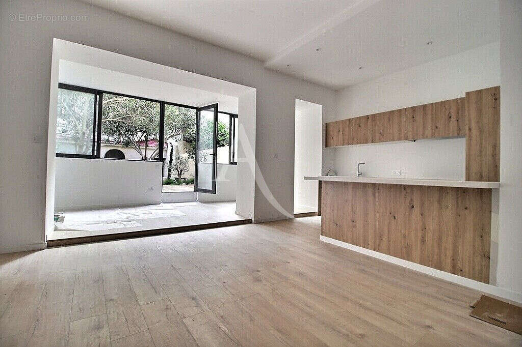 Appartement à MARSEILLE-6E