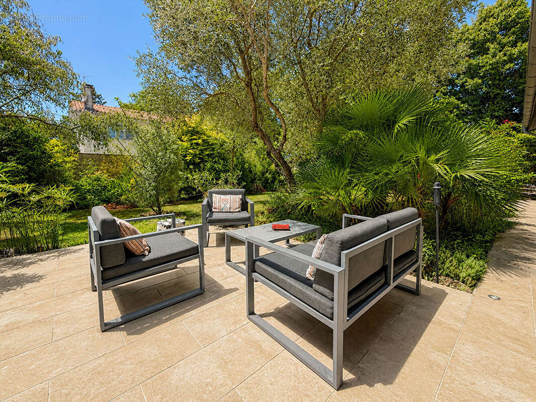 EXCLUSIVITÉ : Maison familiale bon état général au calme absolu à Magonty - photo 13