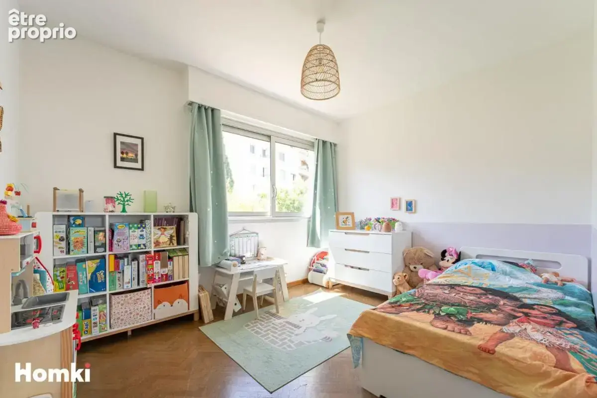 Rare à la vente : Superbe T5 traversant de 130 m² avec terrasse et vue dégagée - photo 16