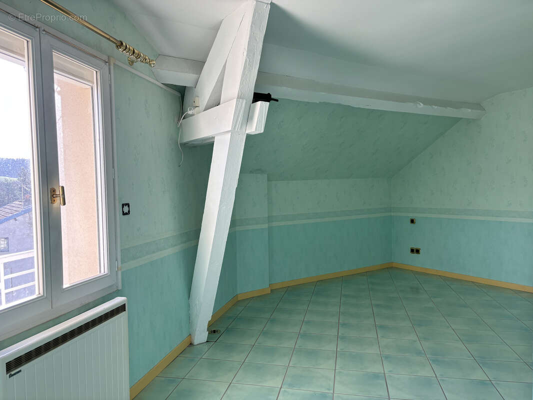 Maison à LE MAYET-DE-MONTAGNE