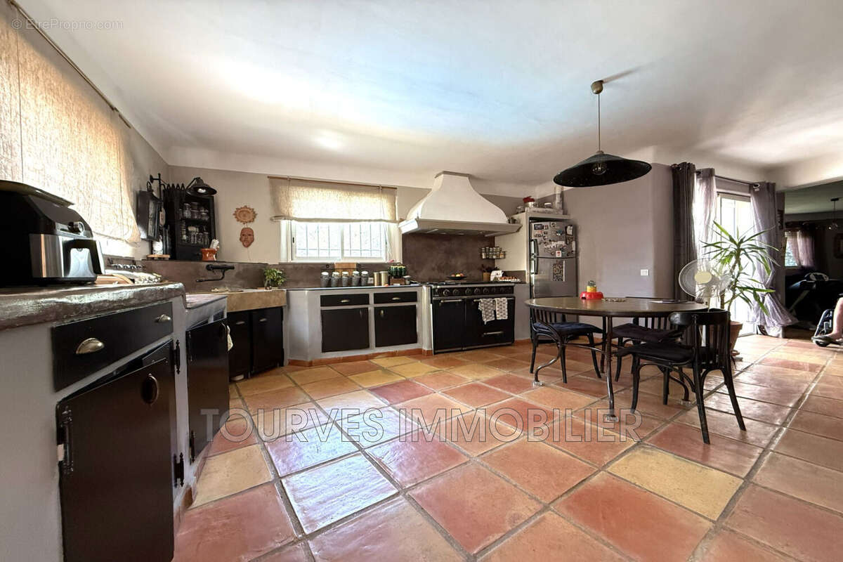 Maison 186 m² à Tourves  - photo 9