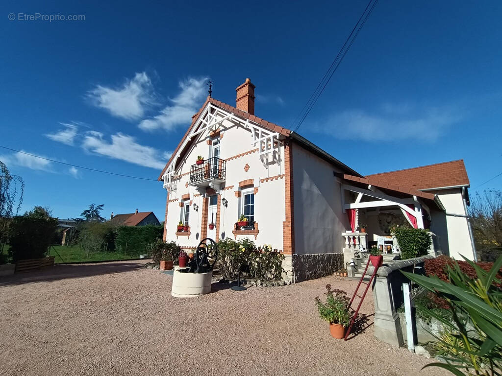 Maison à SAINT-POURCAIN-SUR-SIOULE