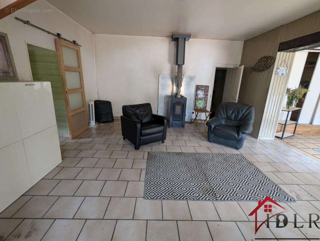 maison avec deux logements et piscine - photo 3