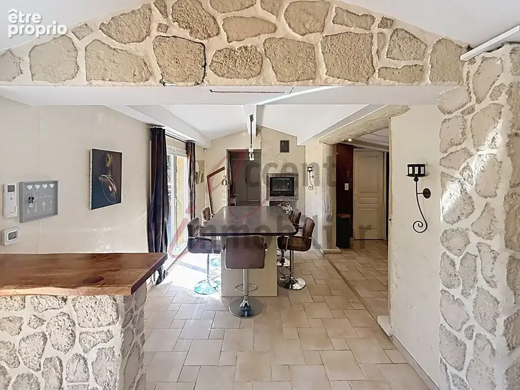 Noves : Double habitation et hangar, piscine et grand terrain - photo 11