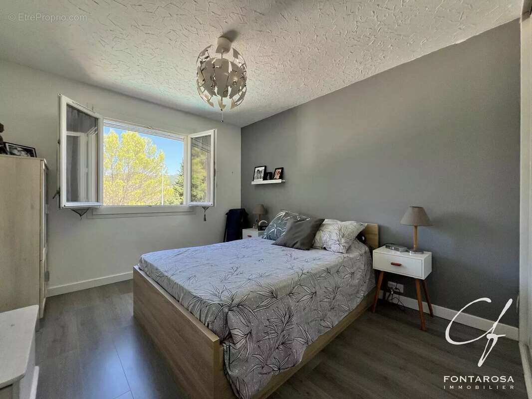 Maison à ROQUEBRUNE-SUR-ARGENS