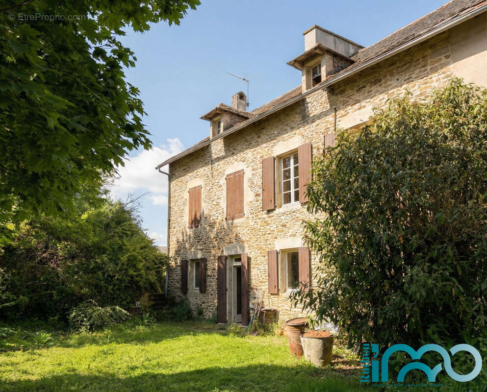 Maison à CALMONT