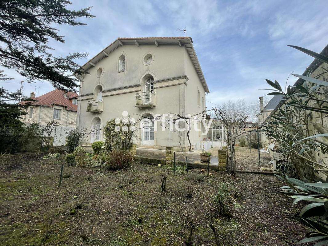 Maison à SAINTES