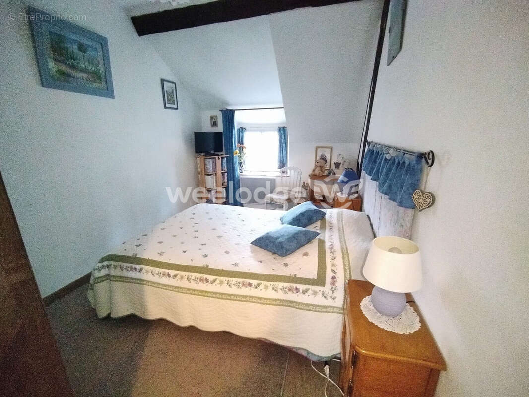 Maison à LA CELLE-DUNOISE