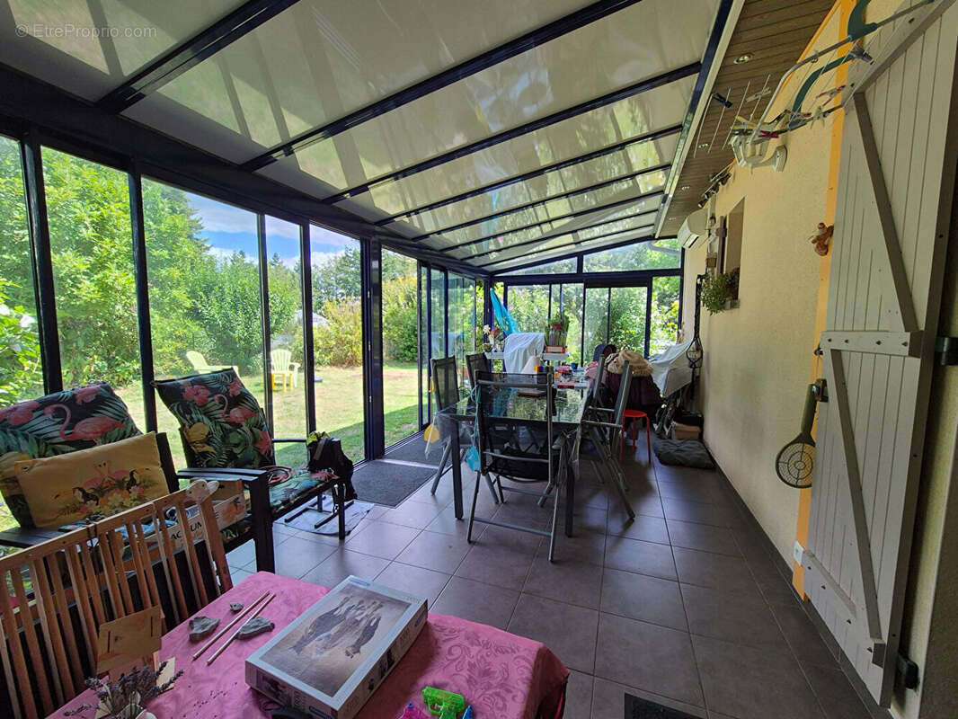 CORREZE. En bordure du village de CORREZE. Jolie maison de 4 chambres avec piscine, nichée dans un beau jardin de 2 112 m². - photo 10