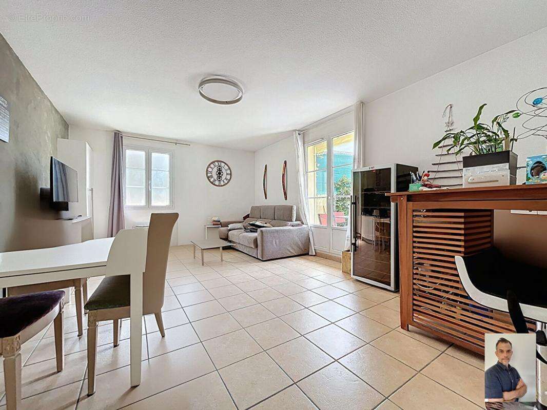 Appartement à ROUGIERS