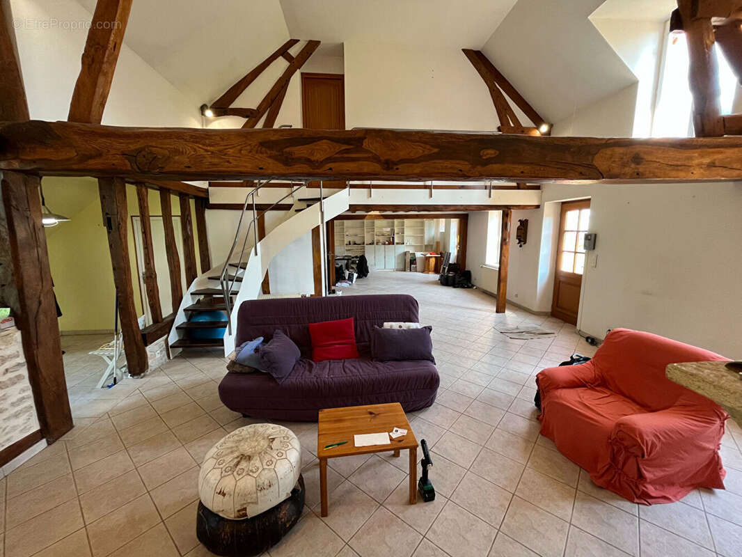 Maison à CHEVILLON-SUR-HUILLARD