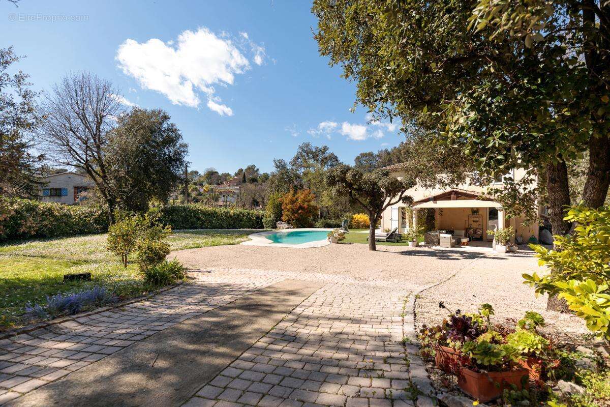 Maison à ROQUEFORT-LES-PINS