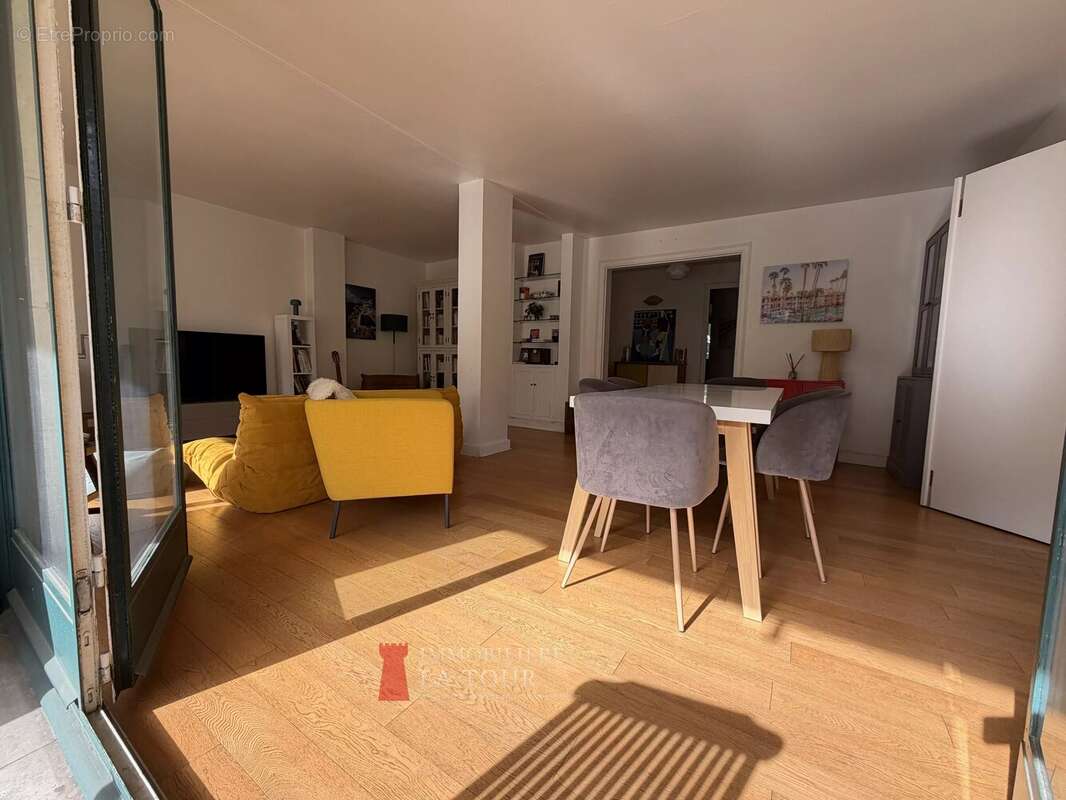 Appartement à PARIS-16E