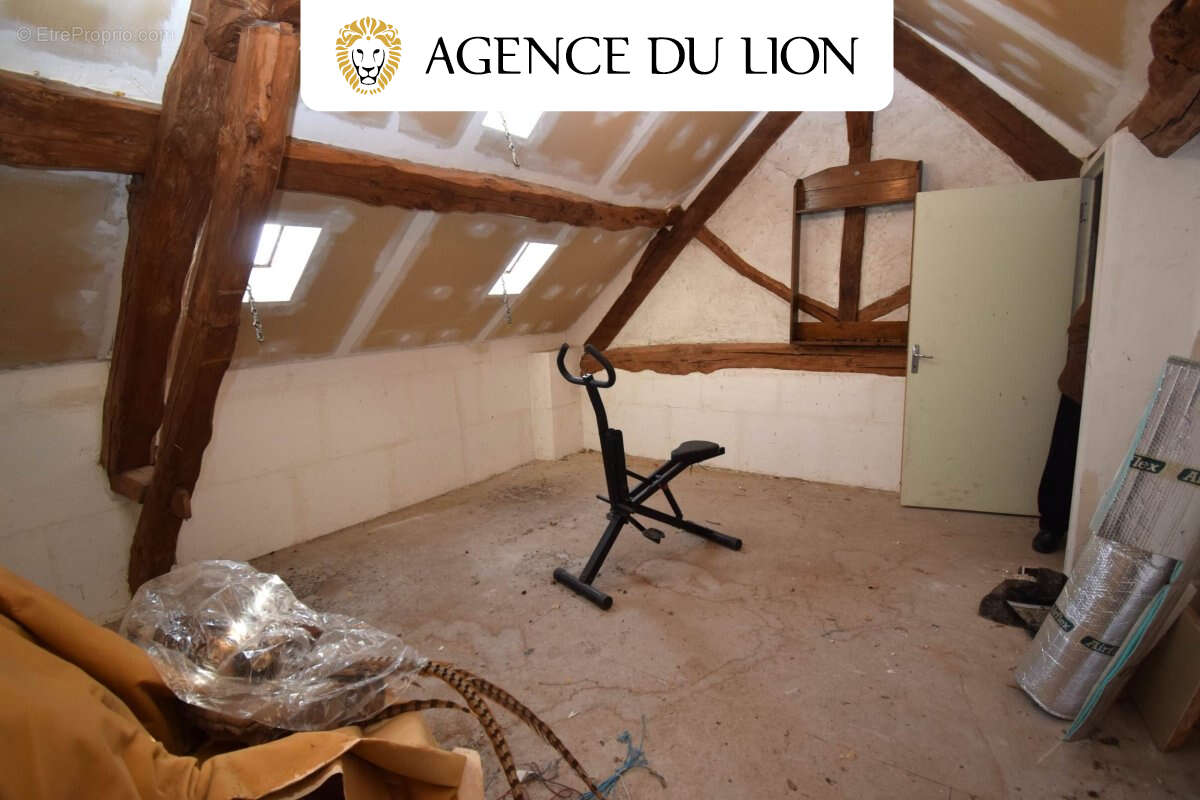 Maison à CHERISY