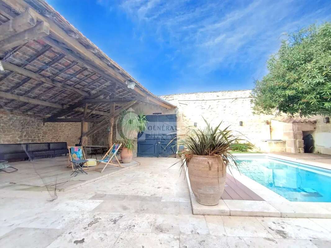 Mas de village au coeur de Fontvieille avec piscine et hangar - photo 20