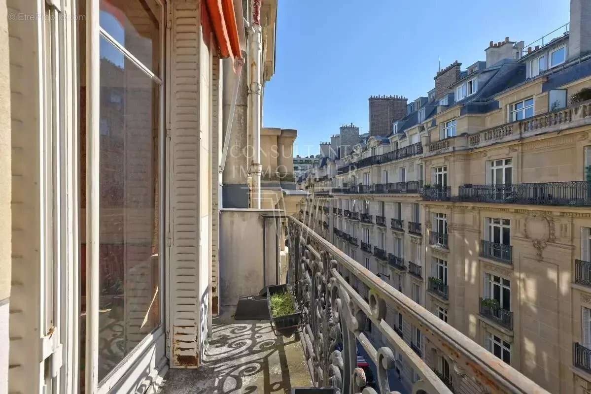 Appartement à PARIS-17E