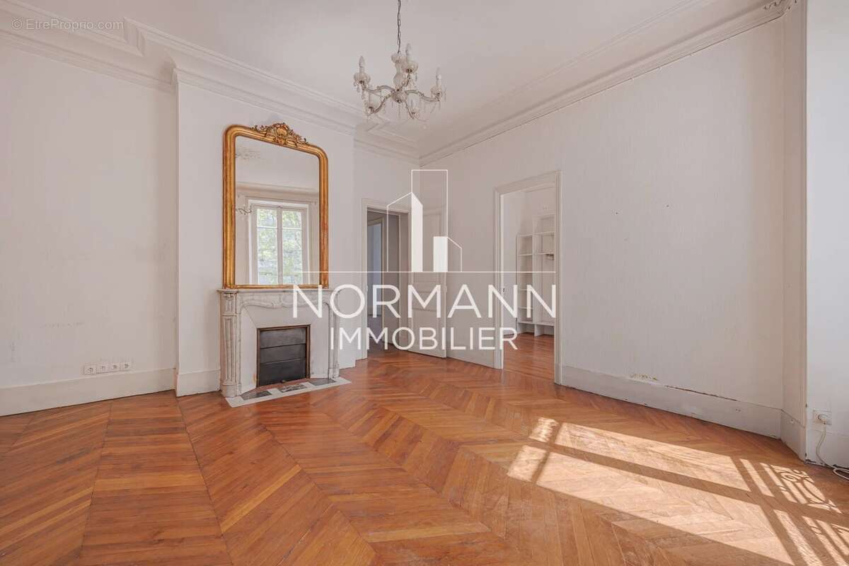 Appartement à NEUILLY-SUR-SEINE