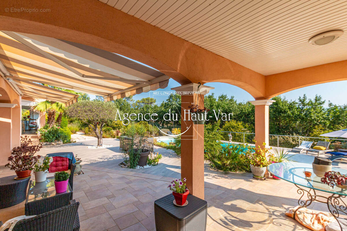 Villa 230m2 avec piscine, et jolie vue - photo 9