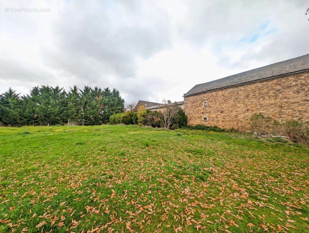 Maison à SAINT-BEAUZELY