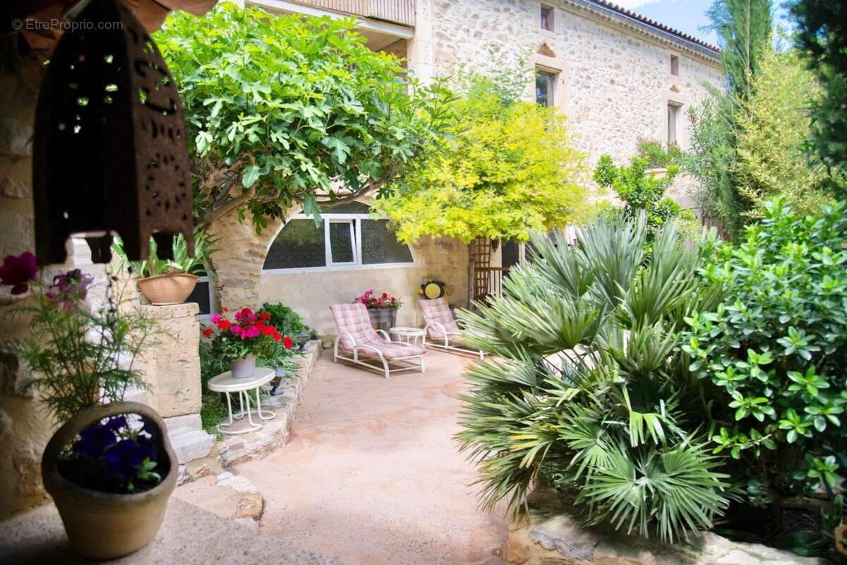 Entre Uzès et La Roque-sur-Cèze, Éden Provençal : Mas du XVIIIe & Son Domaine Privé sur 3,3 hectares - photo 13