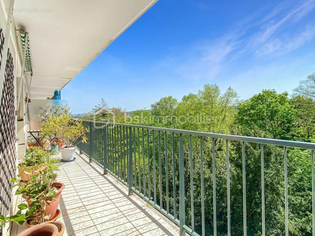 Appartement à VILLE-D'AVRAY