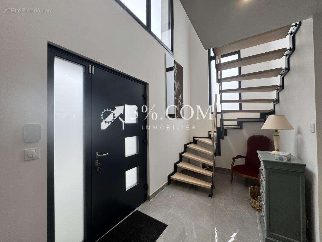 3%COM Magnifique villa de 160m2 avec piscine (2021) - photo 5