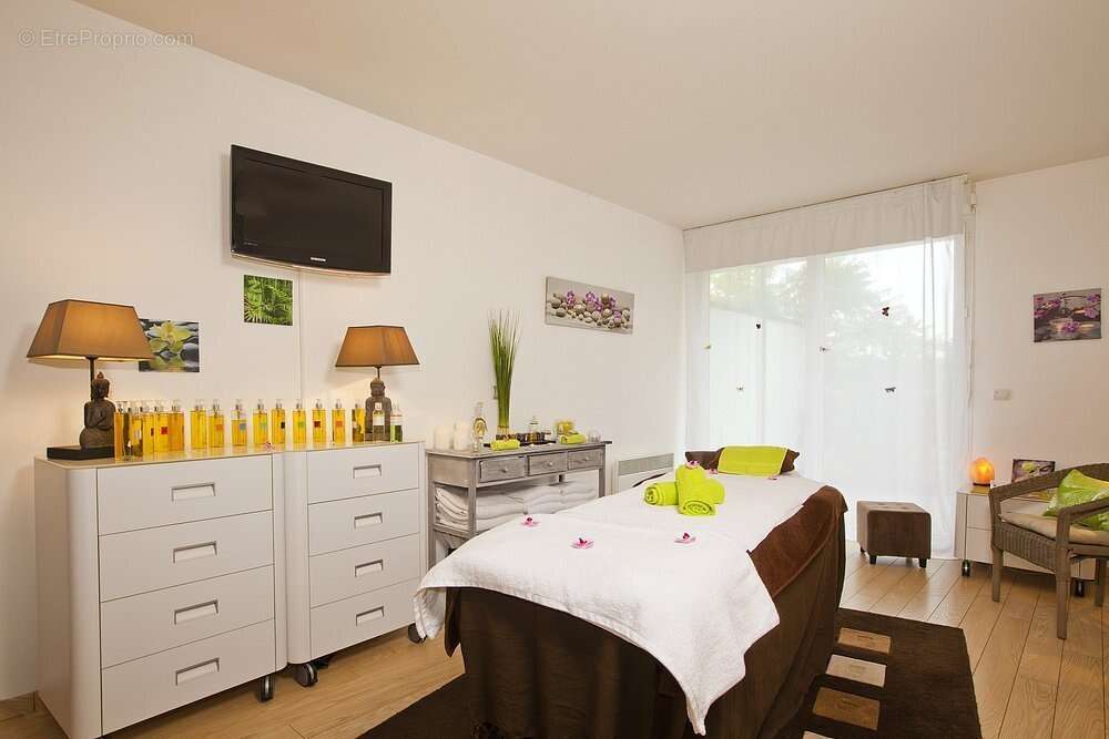 INVESTISSEMENT LOCATIF  CARRIÈRES-SUR-SEINE  Résidence d'Affaires Residhome Carrières La Défense - 7.14% de rentabilité - photo 10