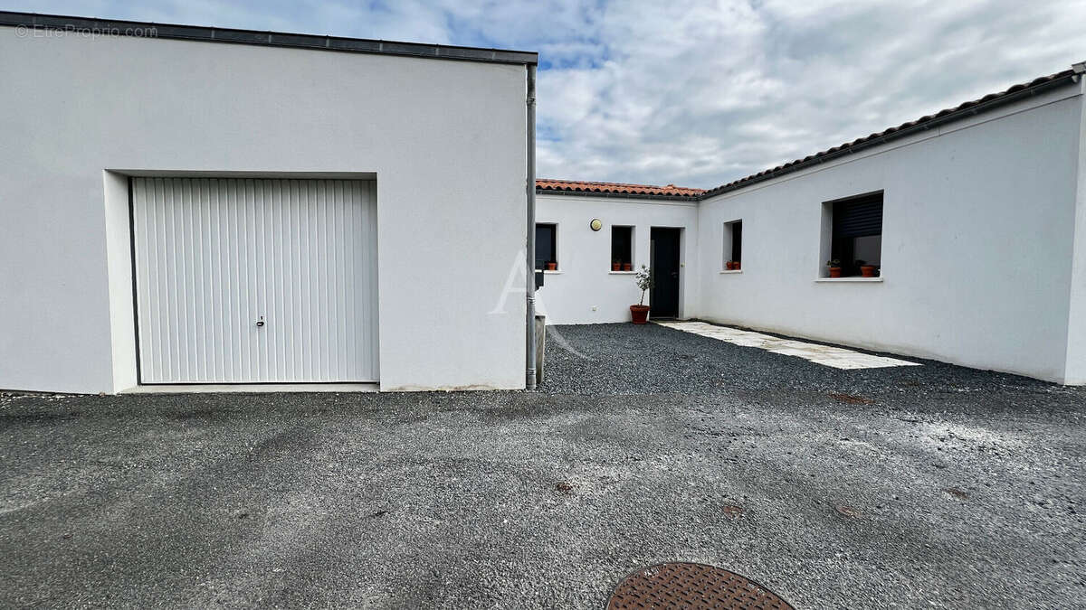 Maison à COZES