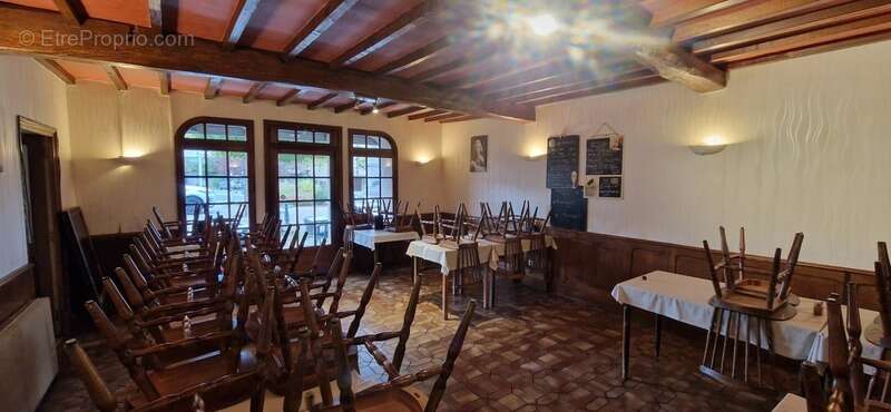 Bar-restaurant à vendre à VARENNES SUR MORGE (63) aux portes de RIOM ! - photo 4