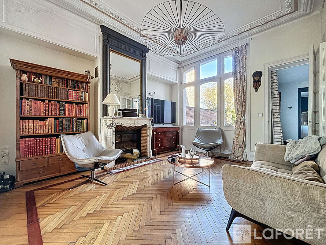 Maison à LA CHAPELLE-D'ARMENTIERES