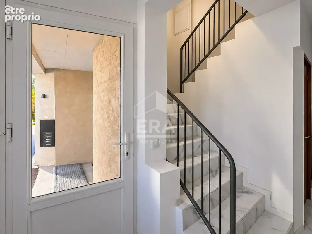T3 rénové avec BOX GARAGE sécurisée - CALME - photo 9
