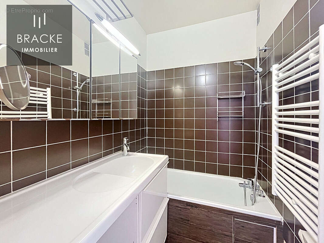 Appartement à COURBEVOIE
