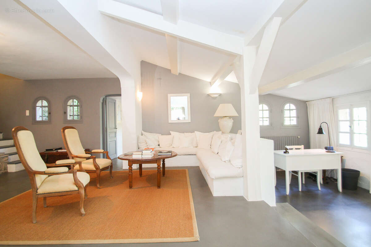 Maison à TOURRETTES-SUR-LOUP