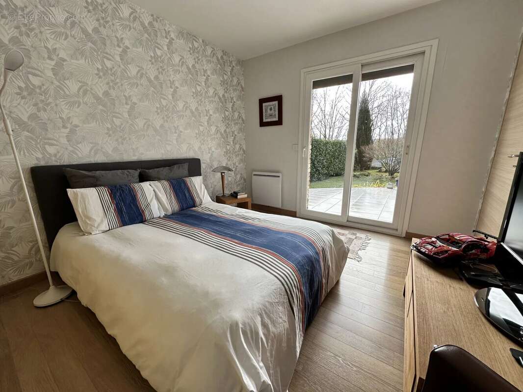 Maison à LE MESNIL-SAINT-DENIS