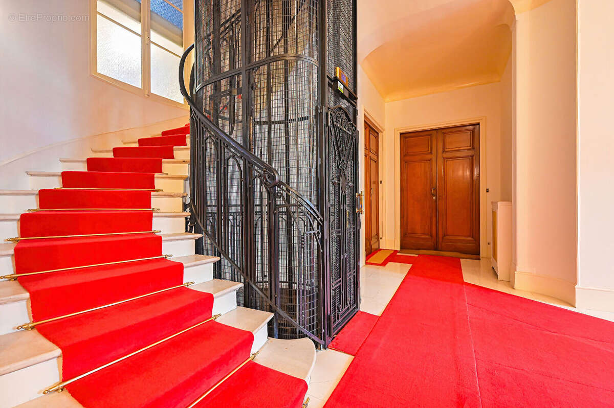 Appartement à PARIS-8E