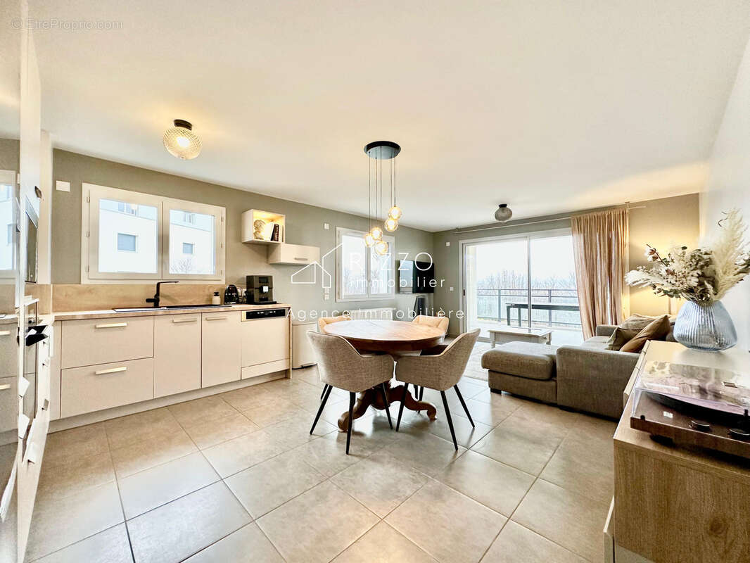 Appartement à SALES