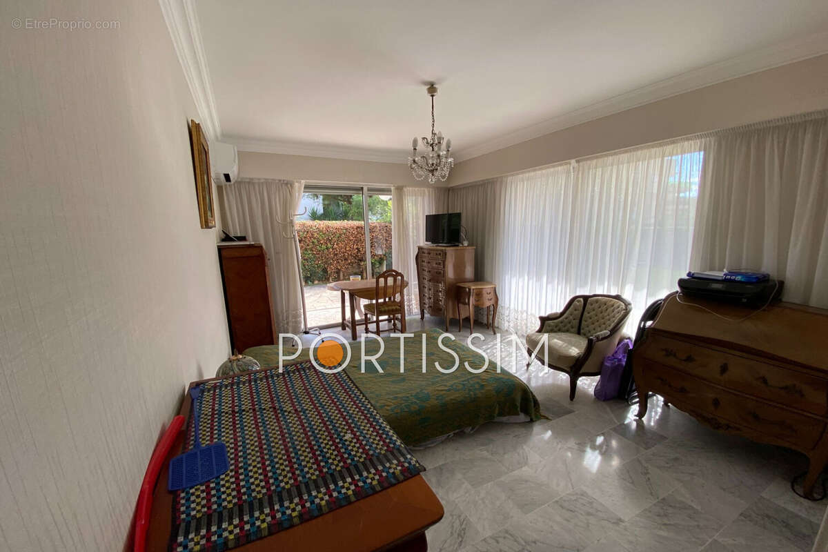 Appartement à SAINT-LAURENT-DU-VAR