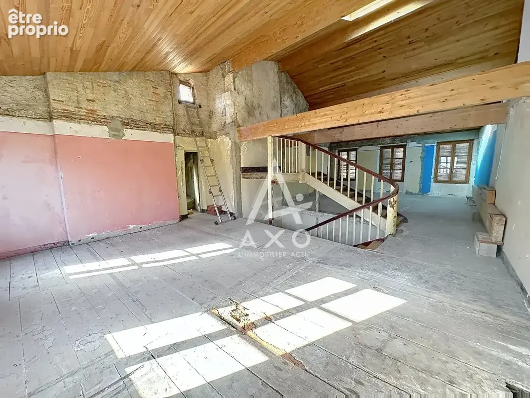 Maison de ville de caractère à rénover d'environ 228 m² - photo 2