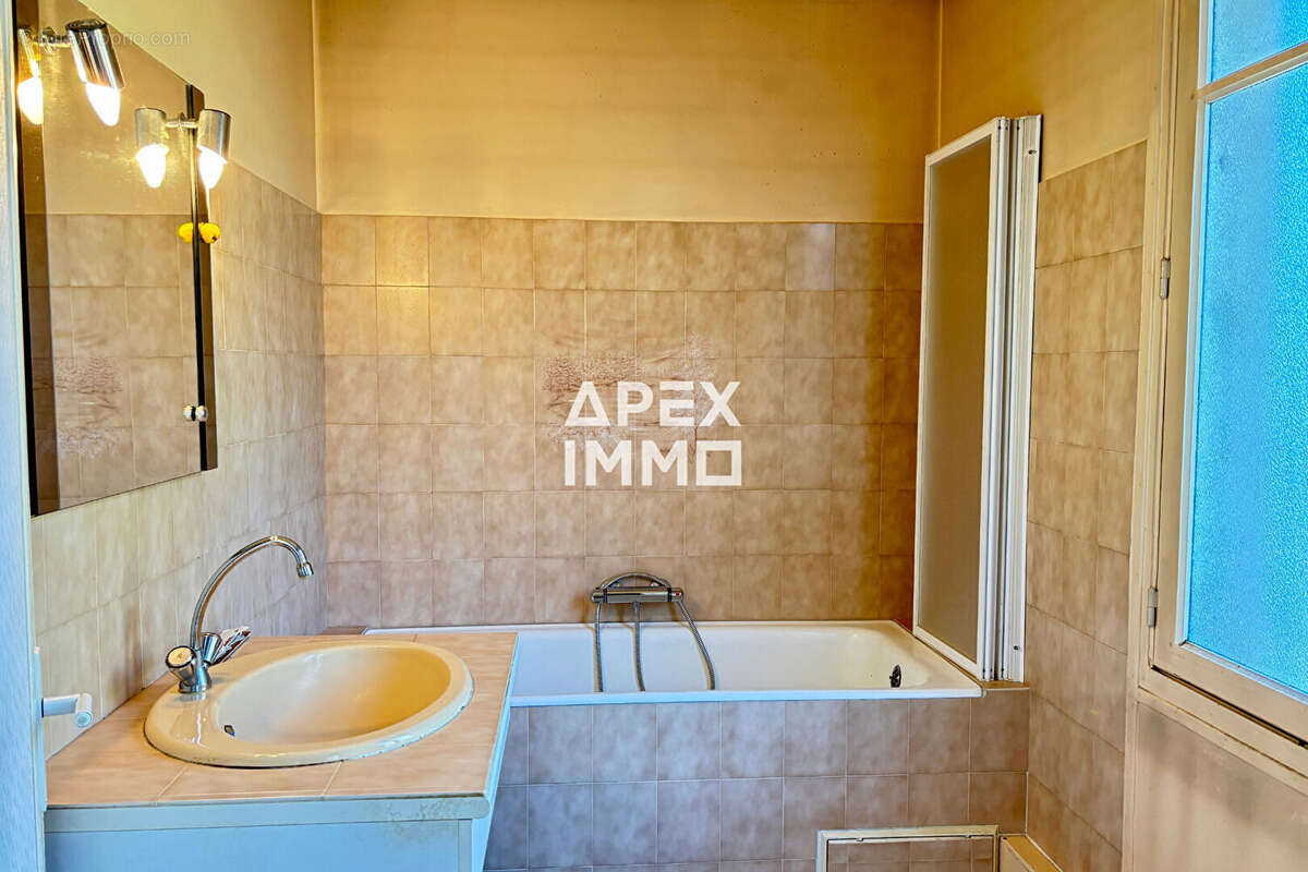 Maison à SAINT-DENIS-DE-L&#039;HOTEL