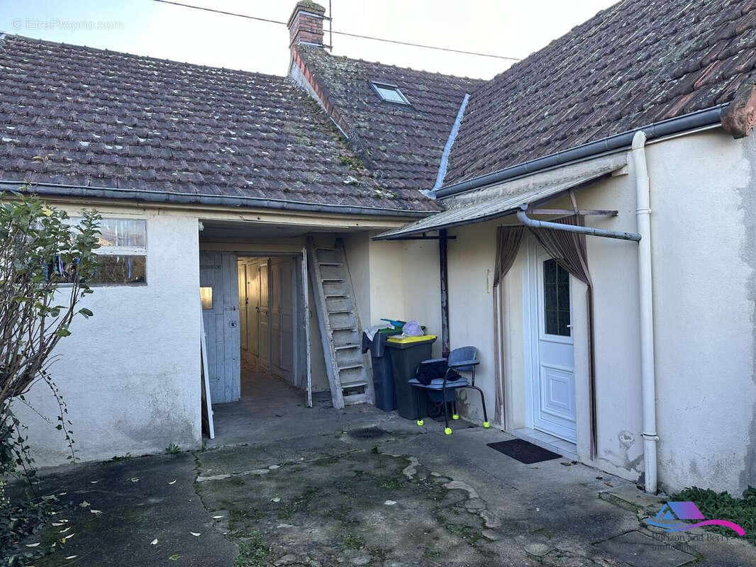 Arrière  - Maison à CHATEAUMEILLANT