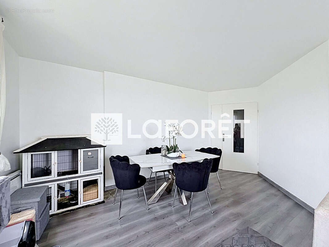 Appartement à MOISSY-CRAMAYEL