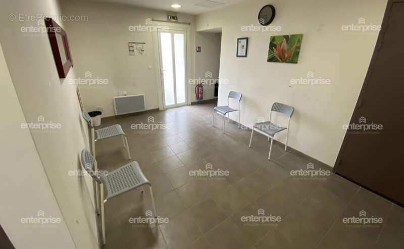 Bureaux / local commercial - 350m2 - le plessis-belleville - photo 3