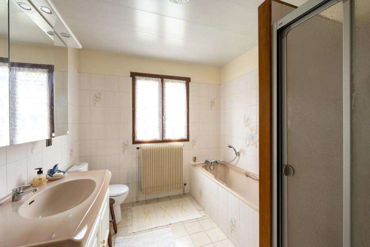 Maison ancienne 5 pièces avec grand terrain loué - photo 10