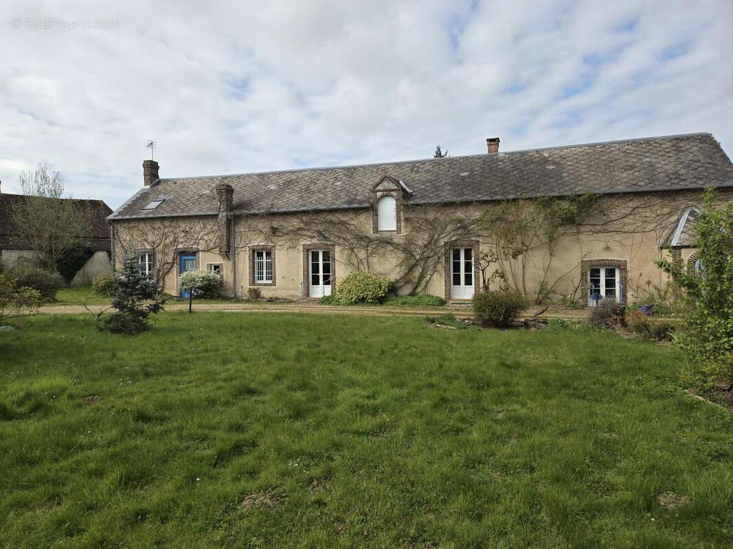 Maison 251 m² à Belhomert-Guehouville  - photo 2