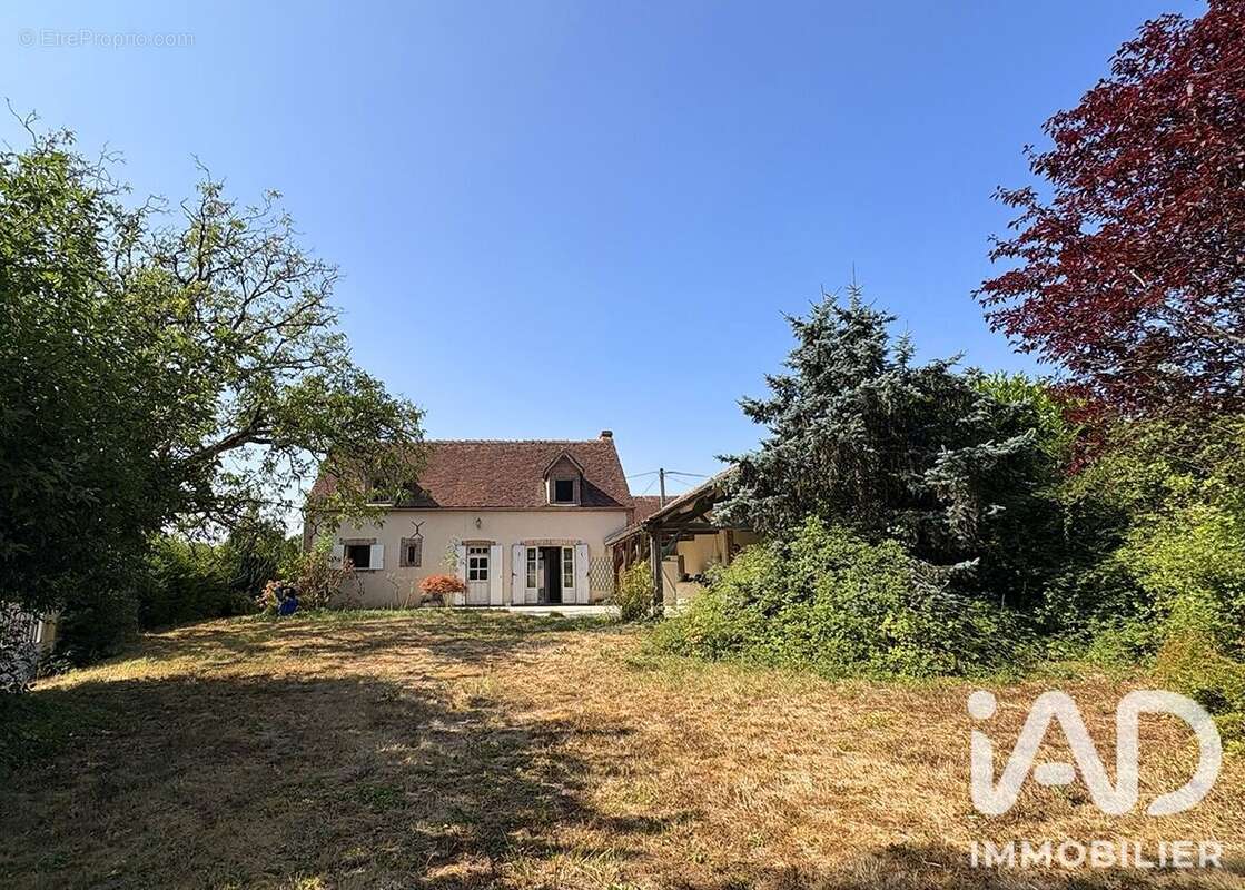 Maison 135 m² à Fontaines  - photo 2
