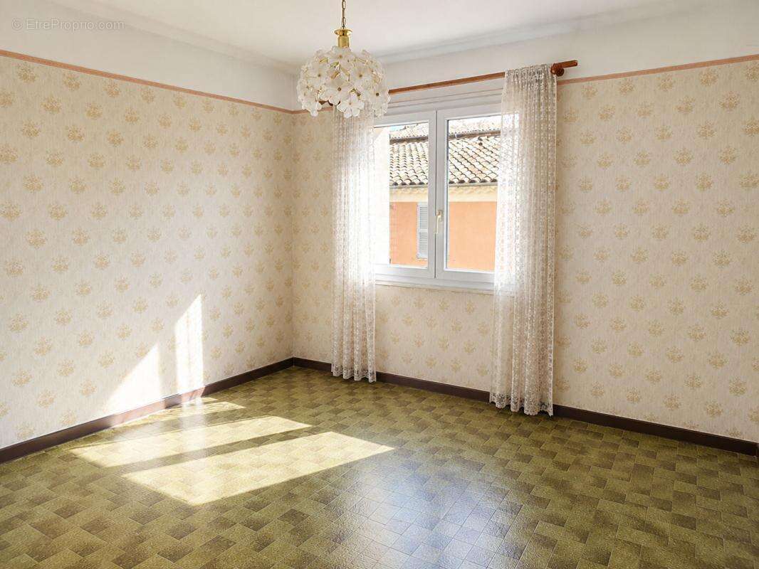 LE MUY - Appartement T3 avec balcon - 2 chambres - 65m² - photo 3
