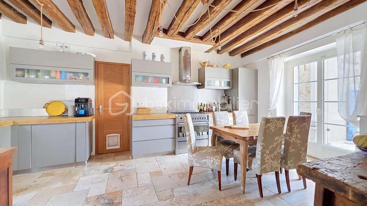 Maison de caractère 210 m² habitables (226 m² au sol) avec piscine chauffée, dépendances et jardin arboré - photo 9